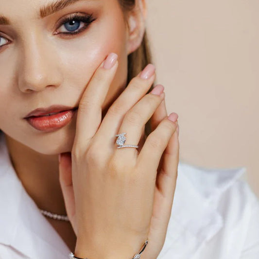 18K Diamond Oval Ring