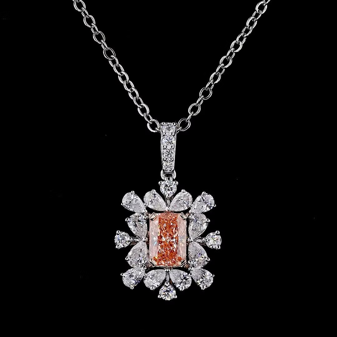 1.06 ct. Pink Diamond Pendant
