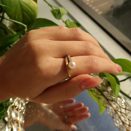 Golden Swirl Pearl & Diamond Ring