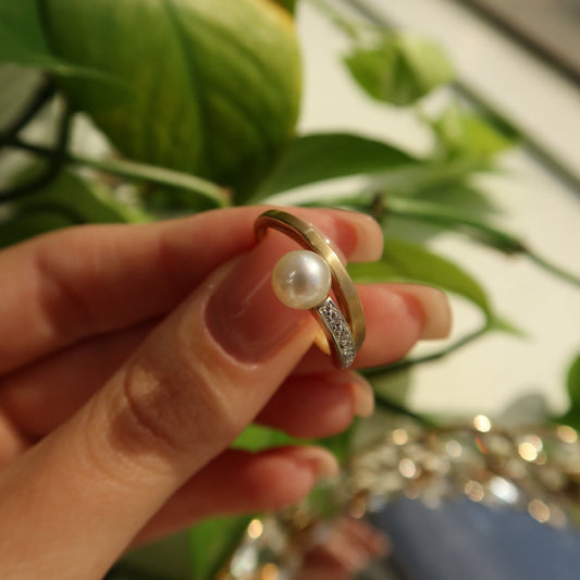 Golden Swirl Pearl & Diamond Ring