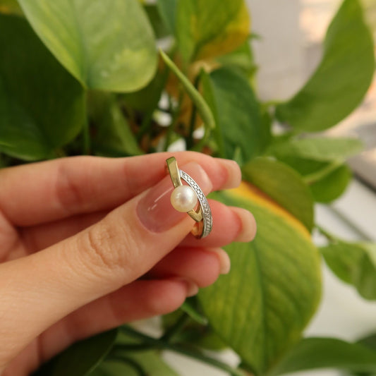 Serene Pearl Twist Ring